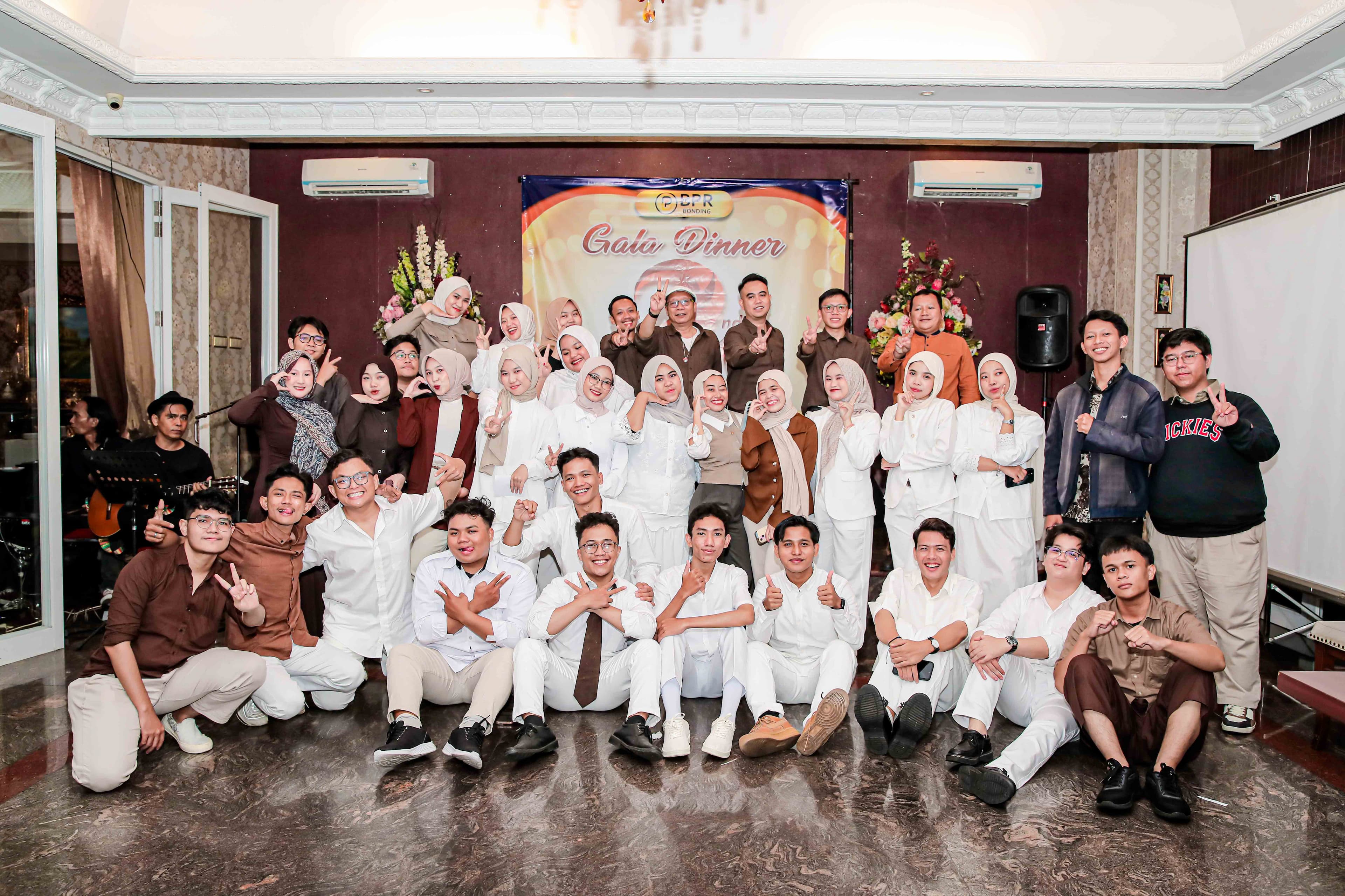 Simbolis Pemotongan Tumpeng & Kue